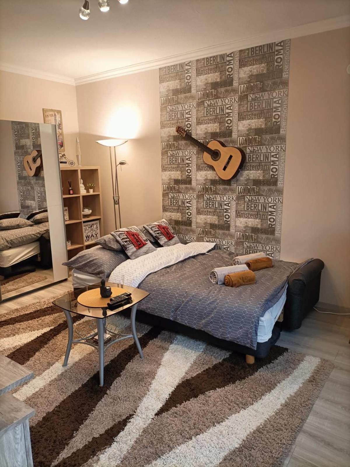 Hiroes Home Кечкемет Экстерьер фото